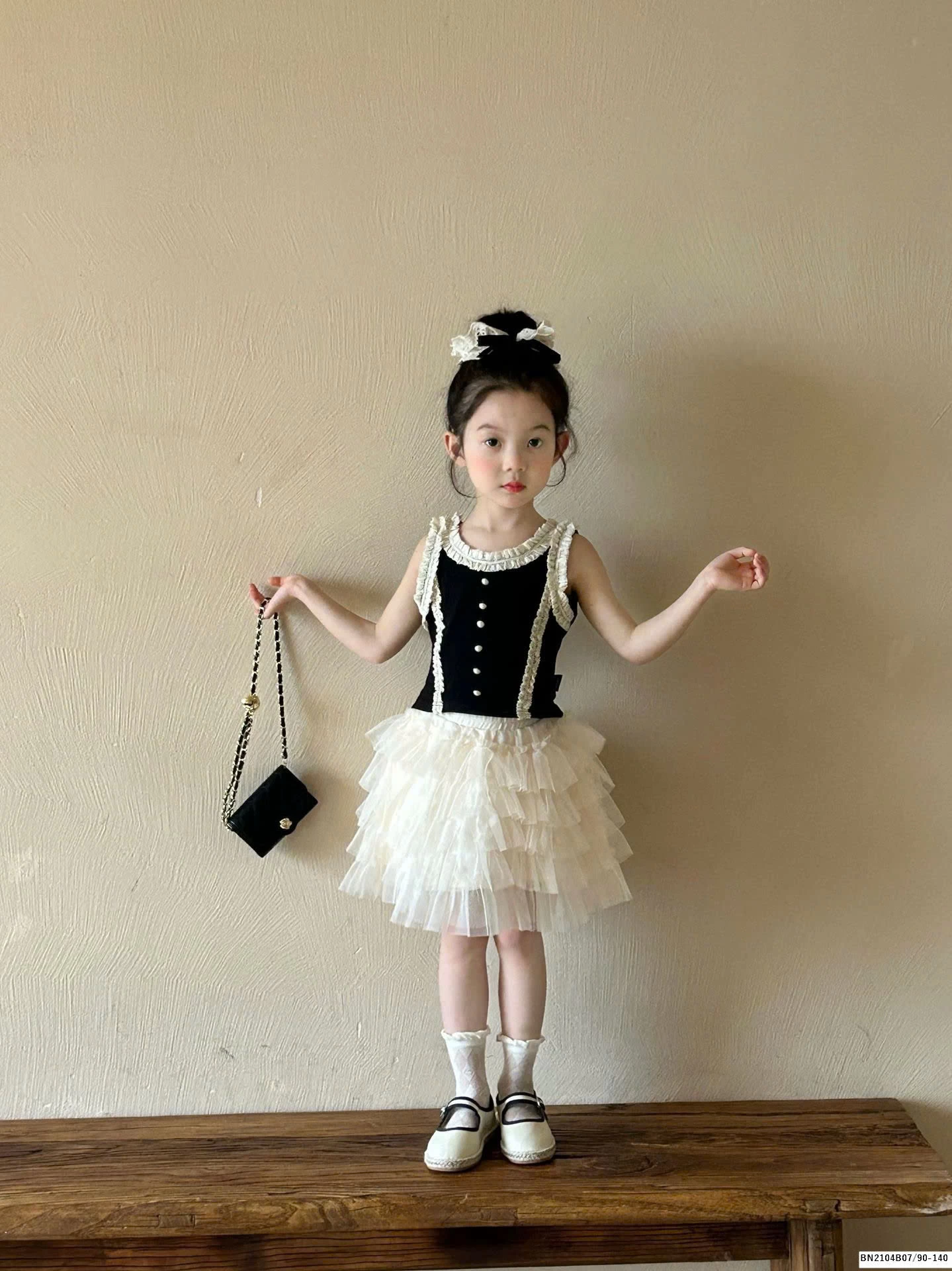 Set áo đen sát nách mix chân váy tutu