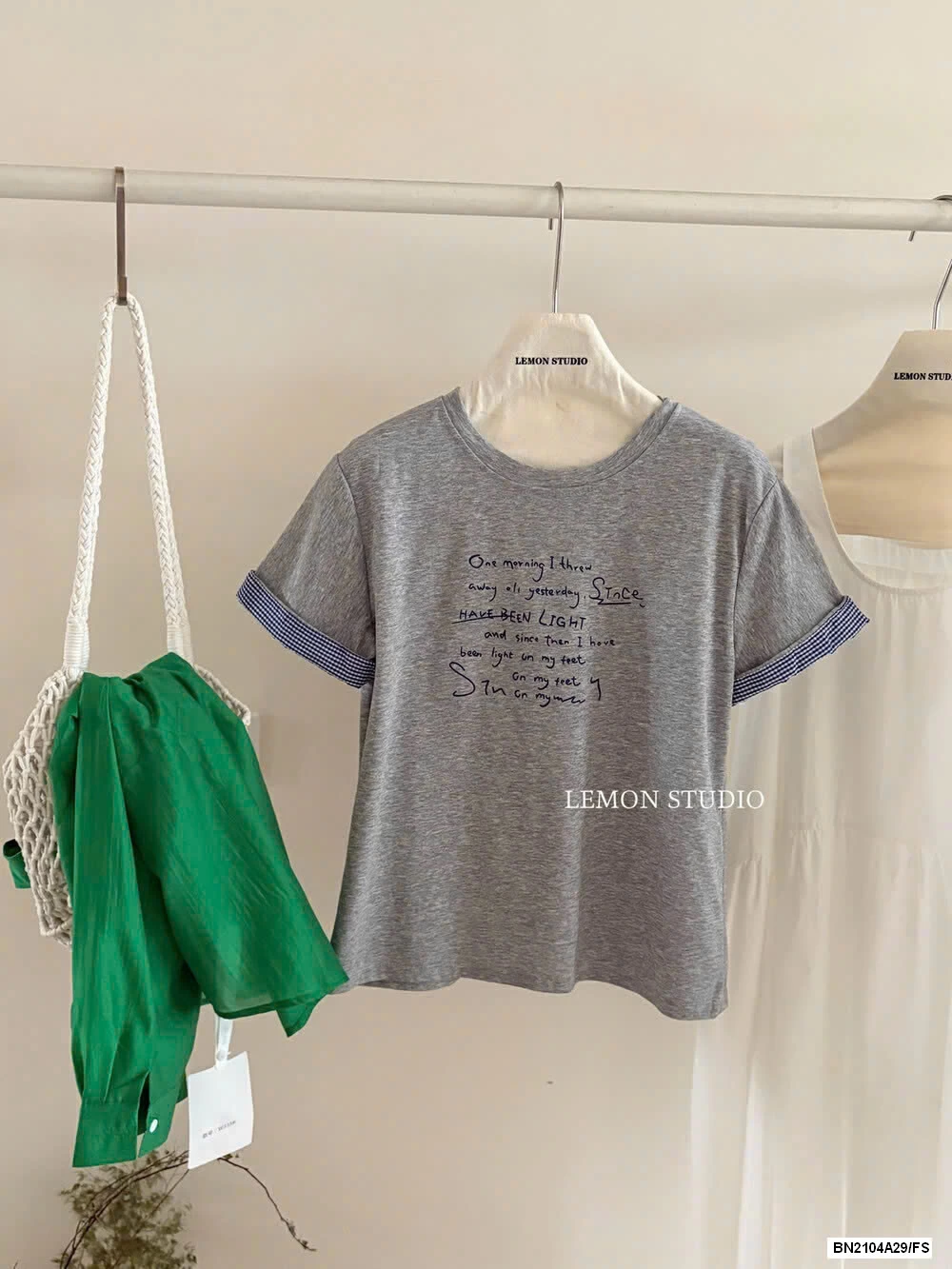 ÁO THUN CHỮ PHỐI VIỀN TAY LEMON