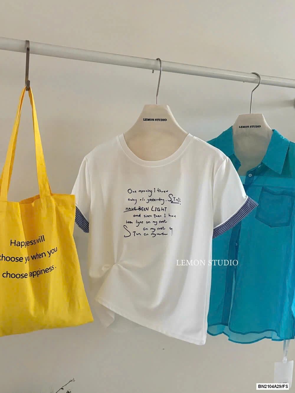 ÁO THUN CHỮ PHỐI VIỀN TAY LEMON