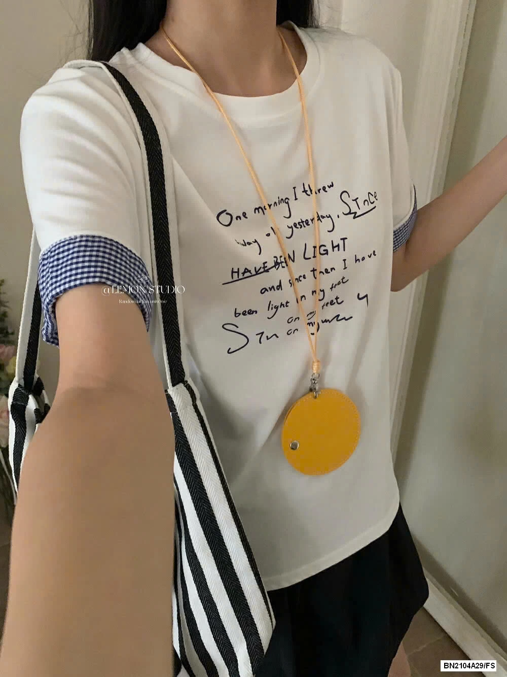 ÁO THUN CHỮ PHỐI VIỀN TAY LEMON