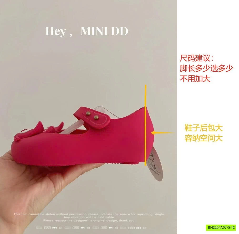 GIÀY NHỰA THƠM MÈO MMD