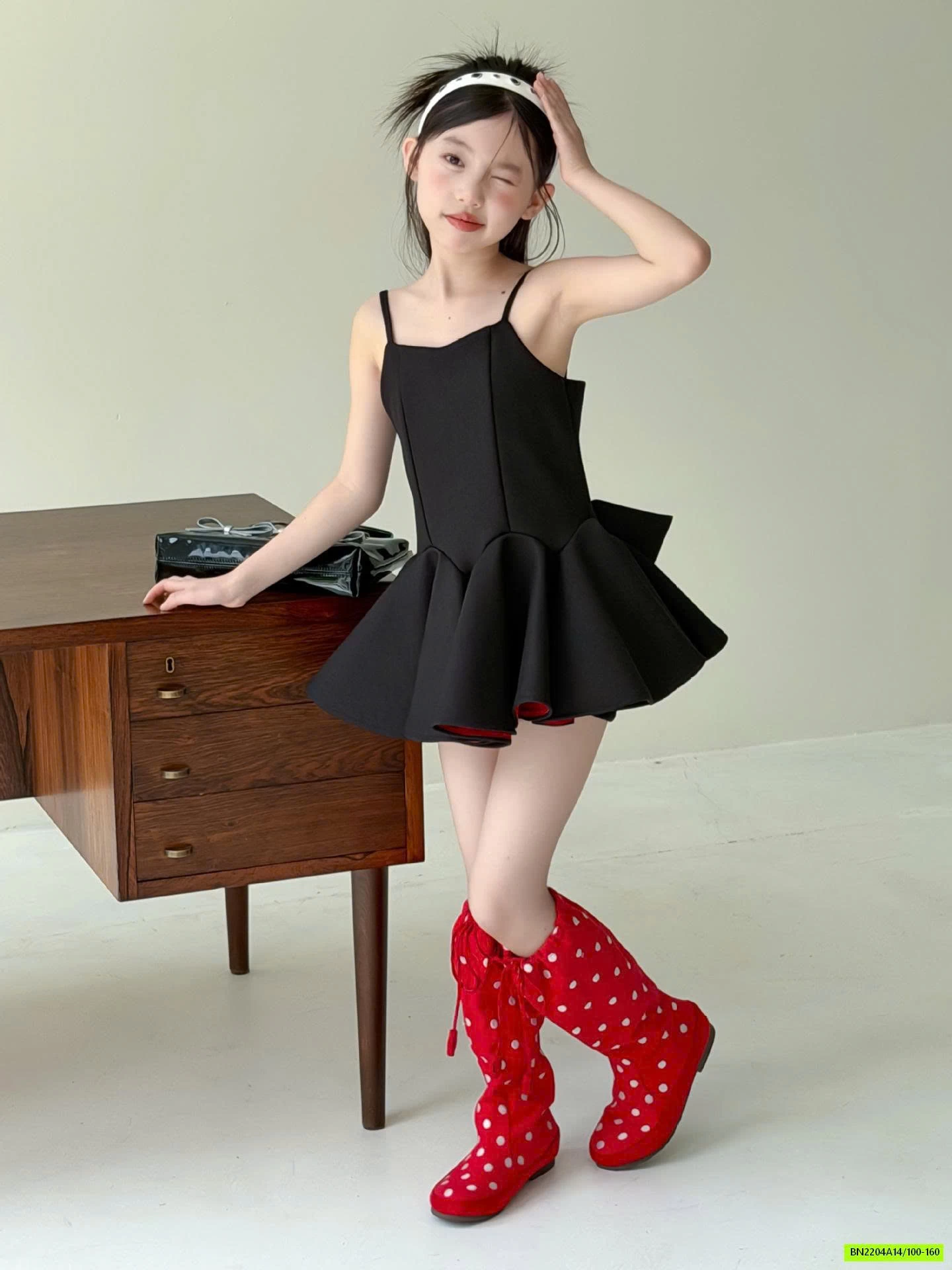 ĐẦM 2 DÂY ĐEN CHÂN LY NƠ SAU