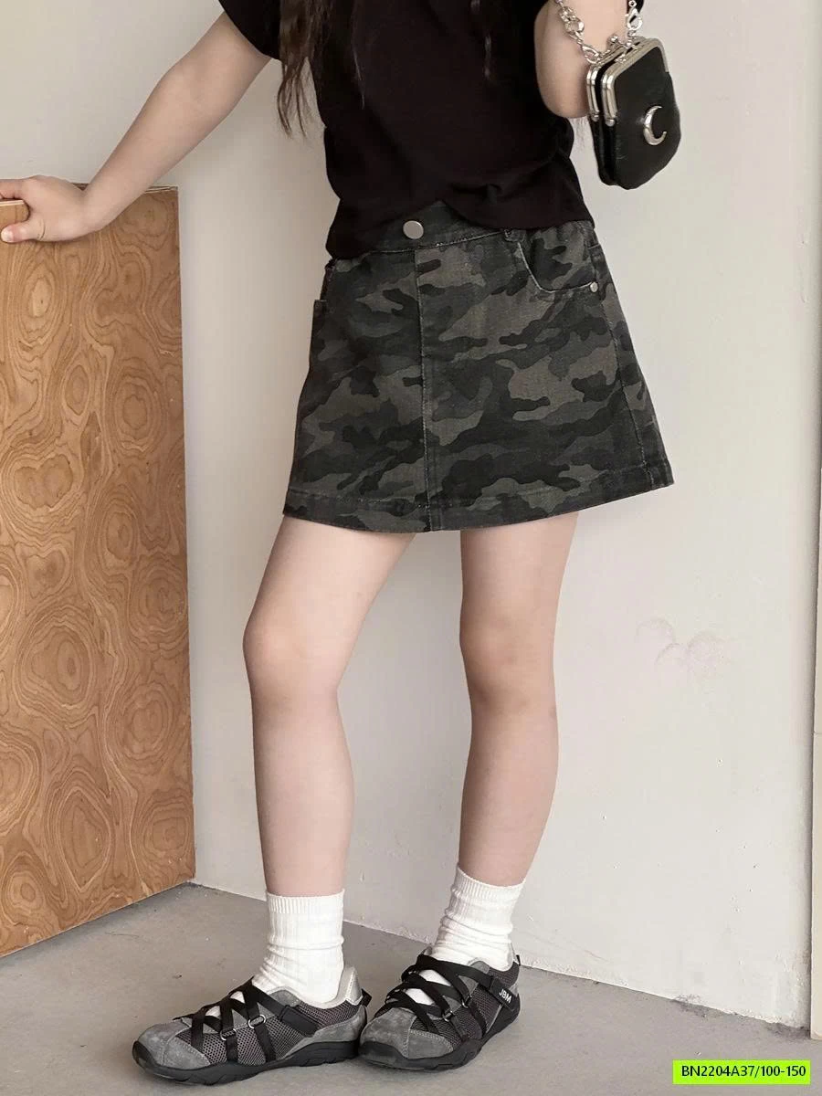 ÁO ĐEN MIX CV RẰN RI YUKIDS