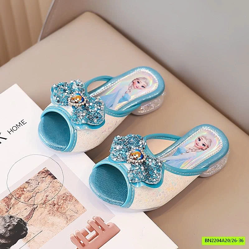 DÉP LÊ ELSA GẮN ĐÁ TRÁI TIM