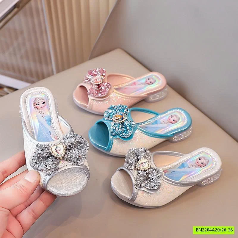 DÉP LÊ ELSA GẮN ĐÁ TRÁI TIM