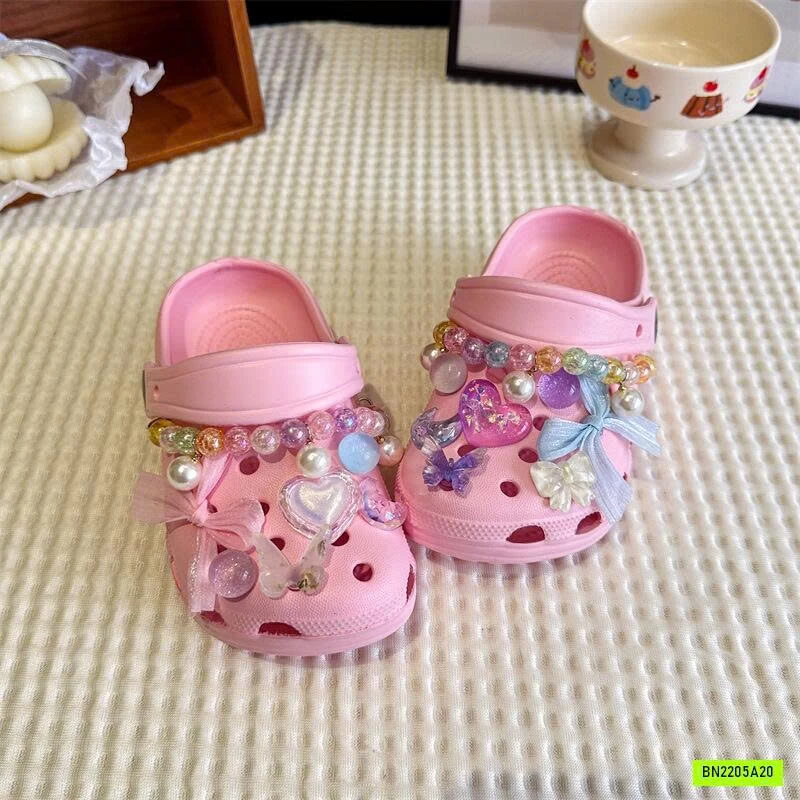 CROCS GẮN CHARM TRONG SUỐT SẮC MÀU
