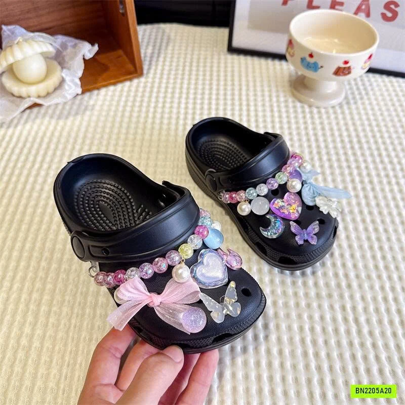 CROCS GẮN CHARM TRONG SUỐT SẮC MÀU