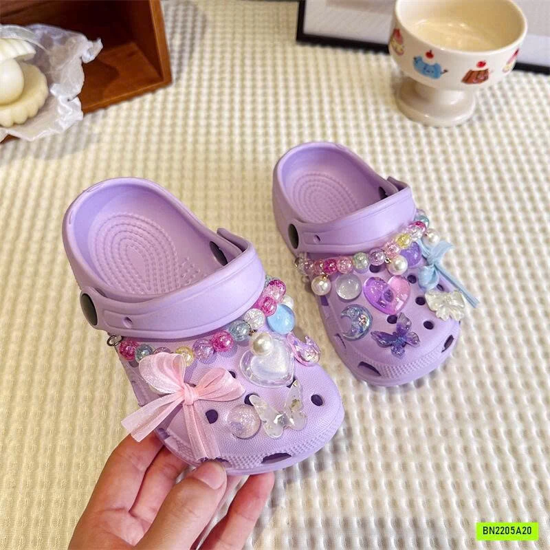 CROCS GẮN CHARM TRONG SUỐT SẮC MÀU