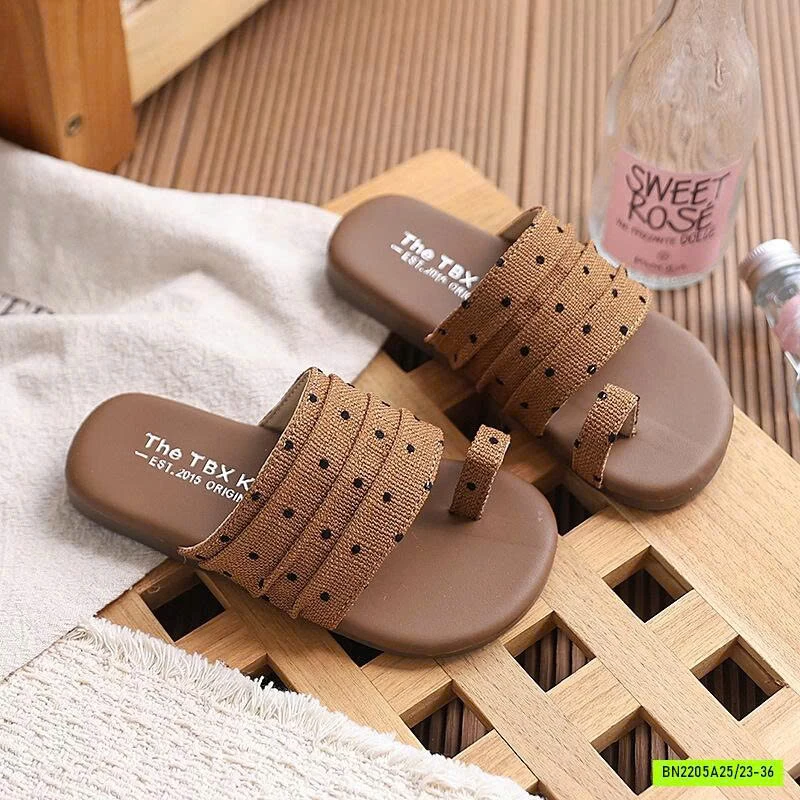 DÉP LÊ QUAI XỎ NGÓN CHẤM BI
