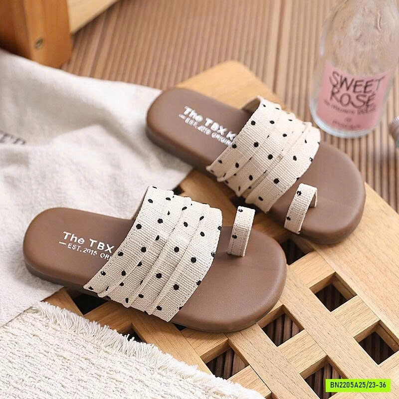 DÉP LÊ QUAI XỎ NGÓN CHẤM BI