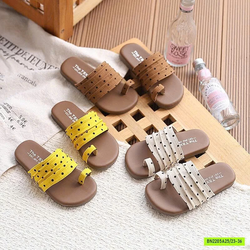 DÉP LÊ QUAI XỎ NGÓN CHẤM BI