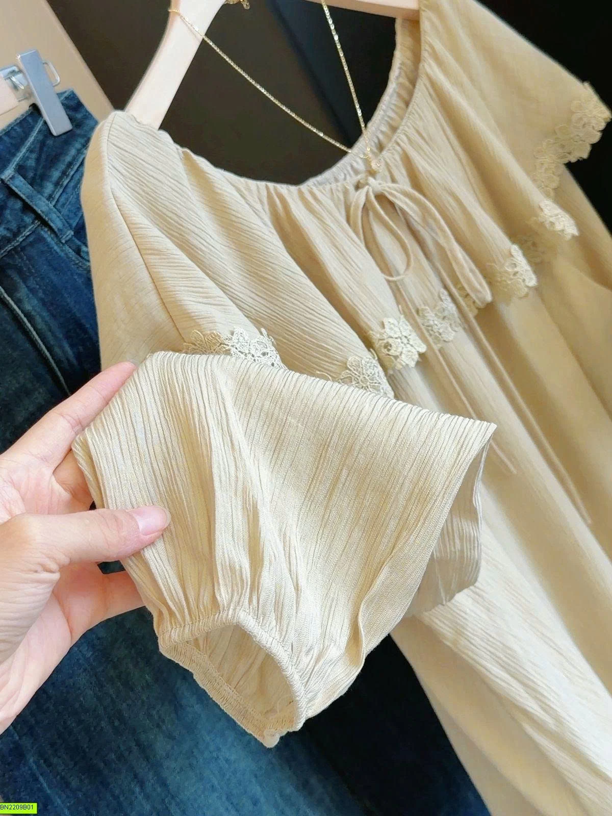 ÁO SƠ MI CỔ BÈO ANNA