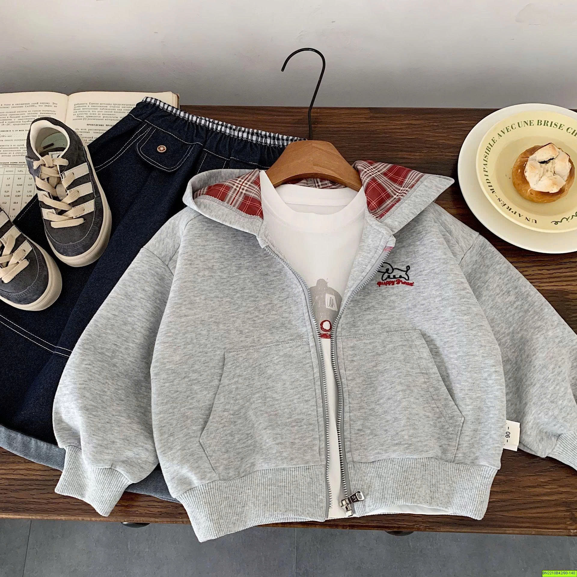ÁO KHOÁC NỈ XÁM LƯNG IN CÚN