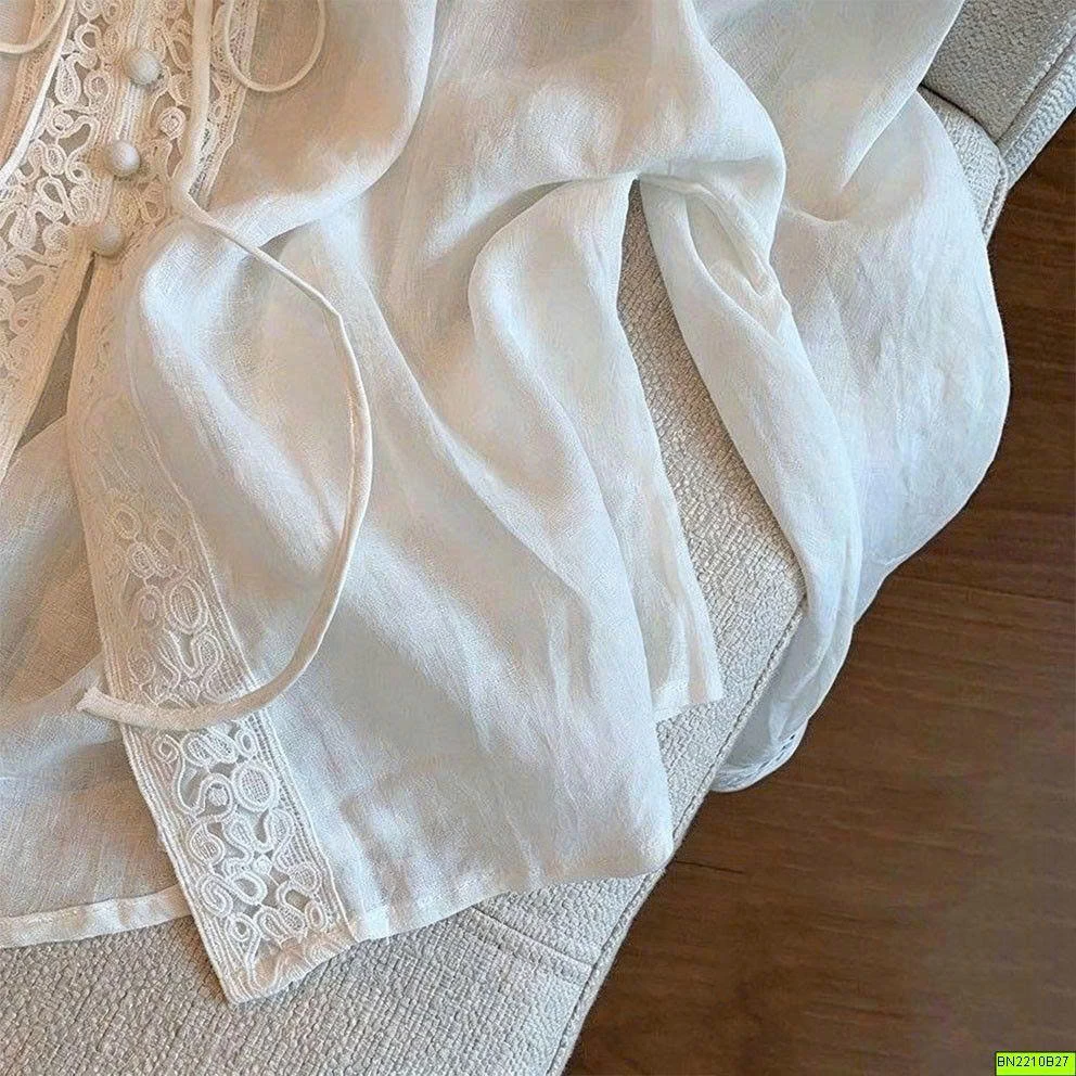 ÁO SƠ MI REN CỔ KHOÉT SÂU