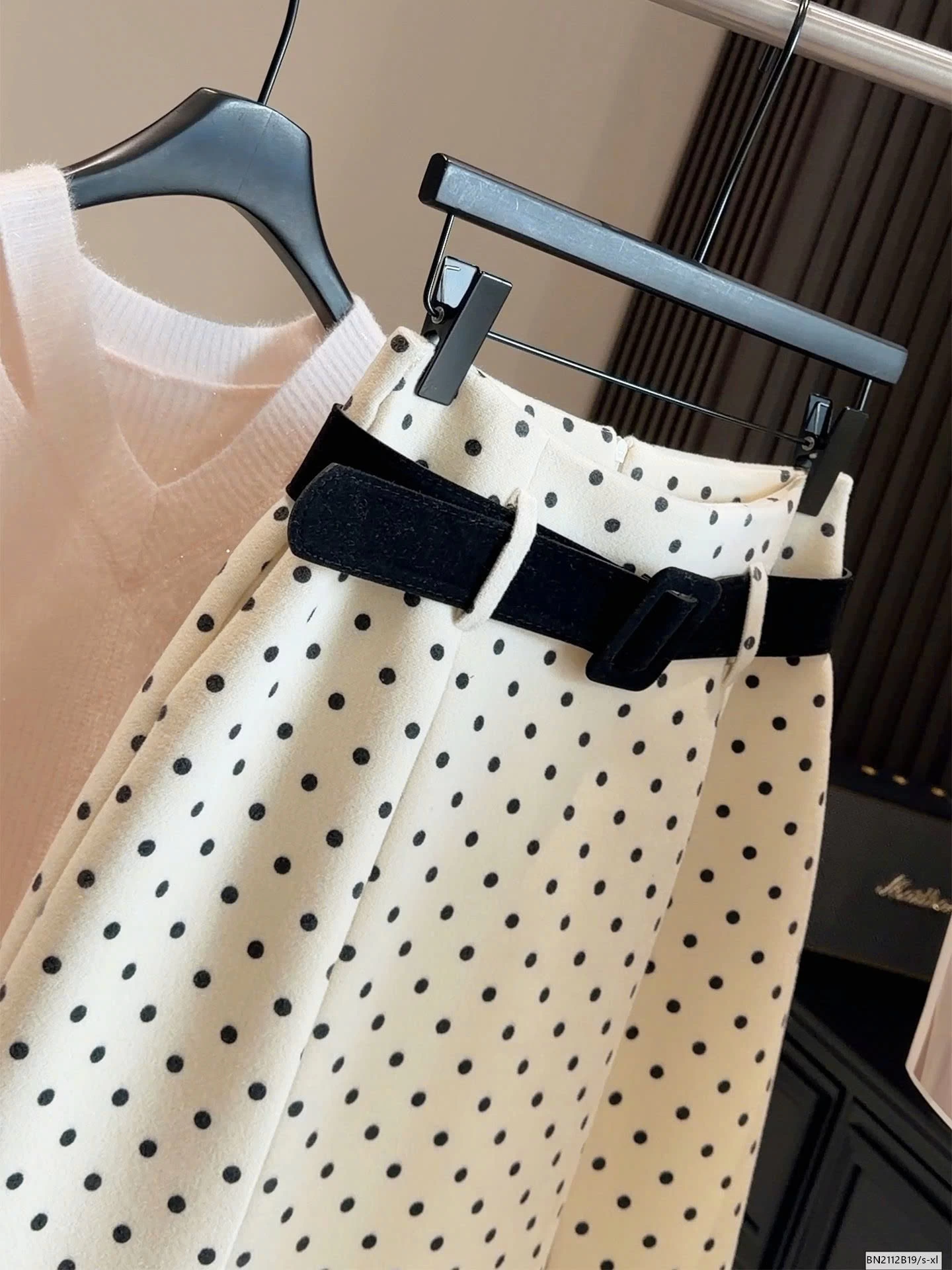 CHÂN VÁY CHẤM BI LÓT NHUNG MỎNG THU ĐÔNG