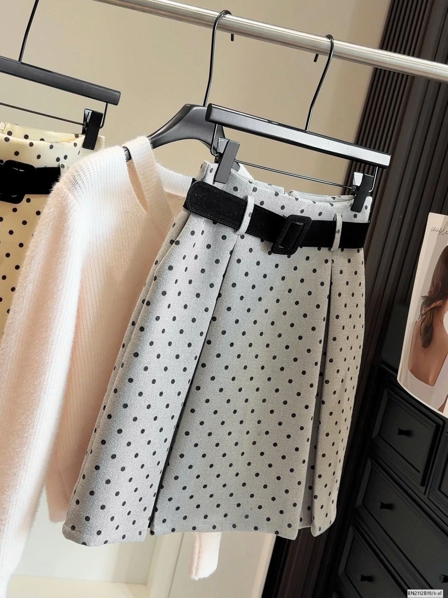 CHÂN VÁY CHẤM BI LÓT NHUNG MỎNG THU ĐÔNG