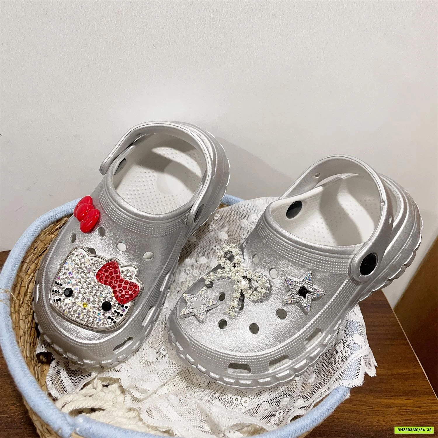 CROCS BẠC CHARM KITTY