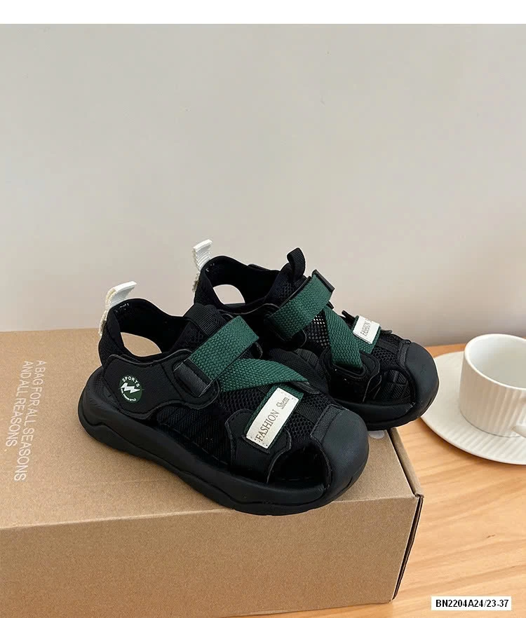 SANDAL BỊT MŨI QUAI DÁN