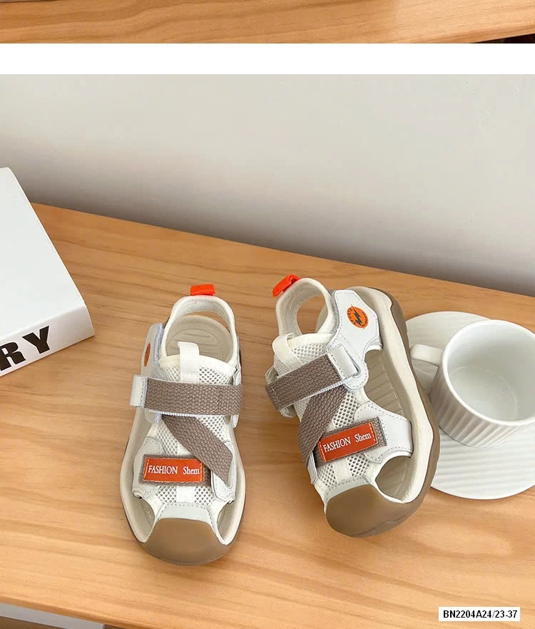 SANDAL BỊT MŨI QUAI DÁN