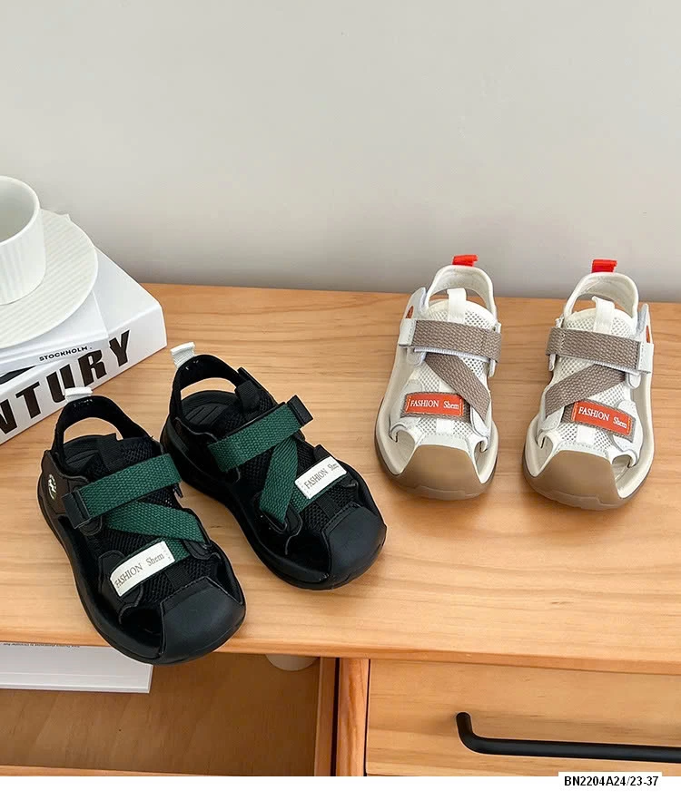 SANDAL BỊT MŨI QUAI DÁN