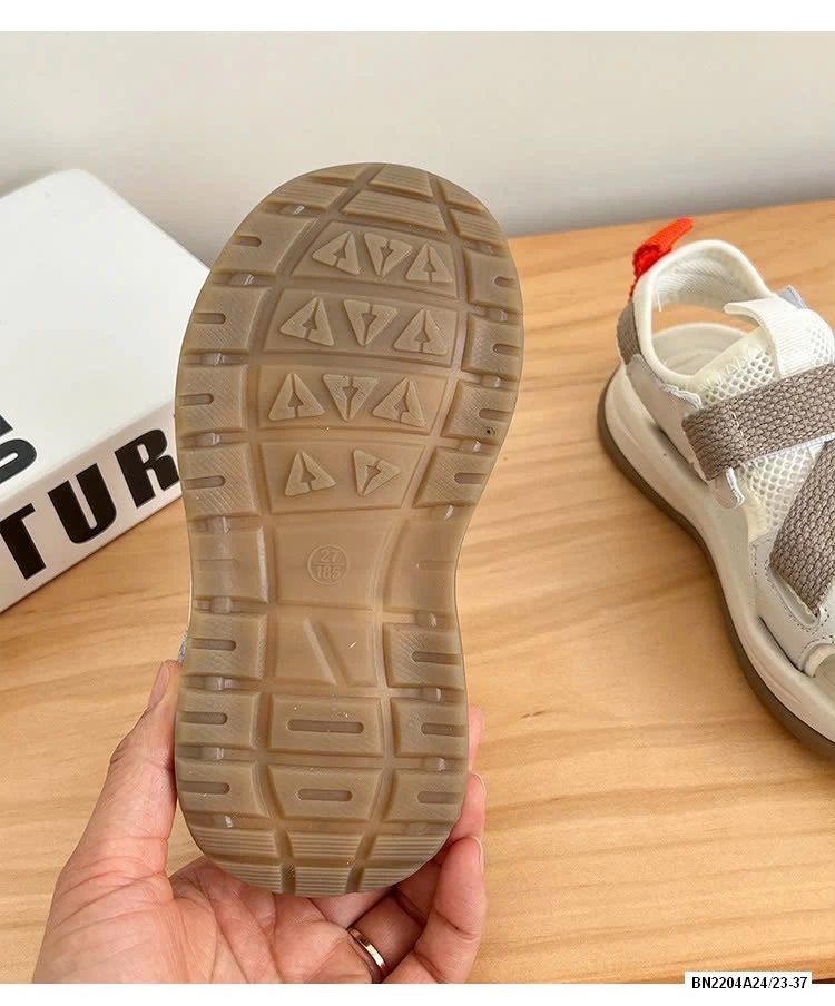 SANDAL BỊT MŨI QUAI DÁN