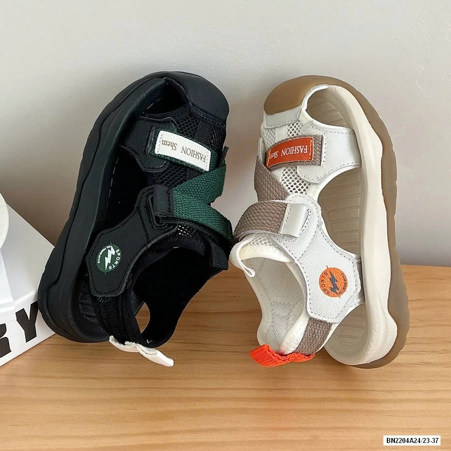 SANDAL BỊT MŨI QUAI DÁN