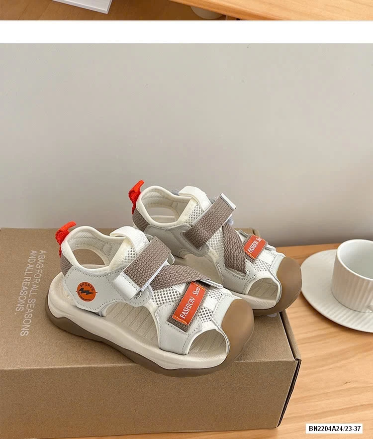 SANDAL BỊT MŨI QUAI DÁN