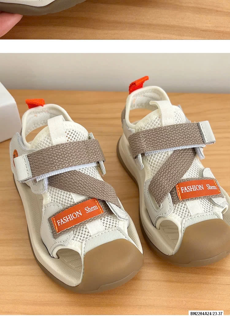 SANDAL BỊT MŨI QUAI DÁN