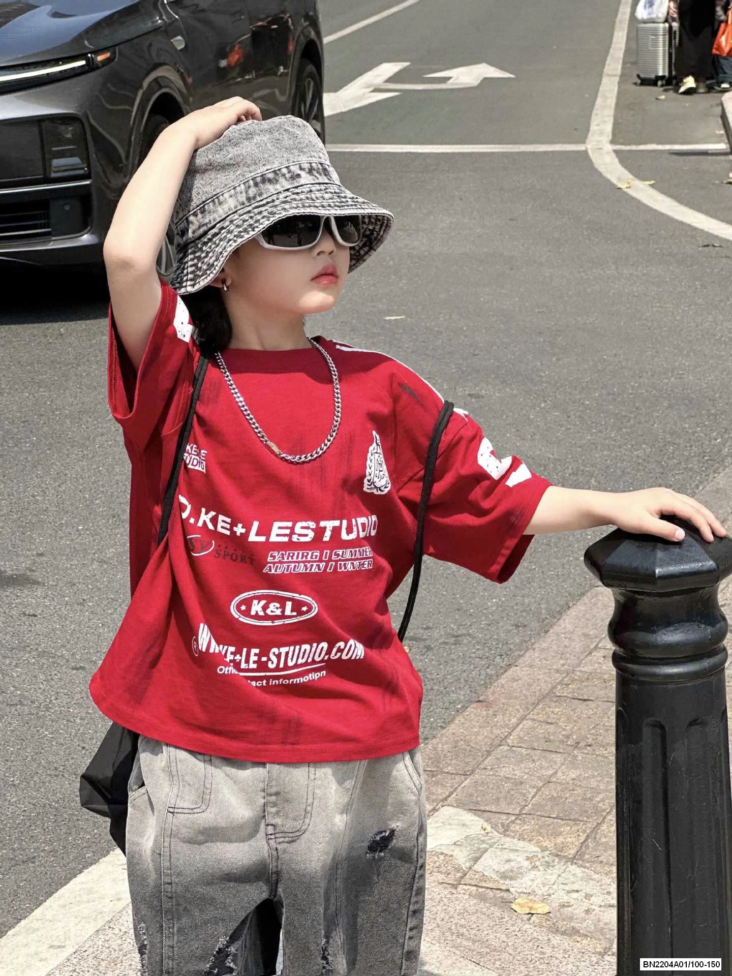 ÁO TT ĐỎ MIX SHORT JEANS LOANG