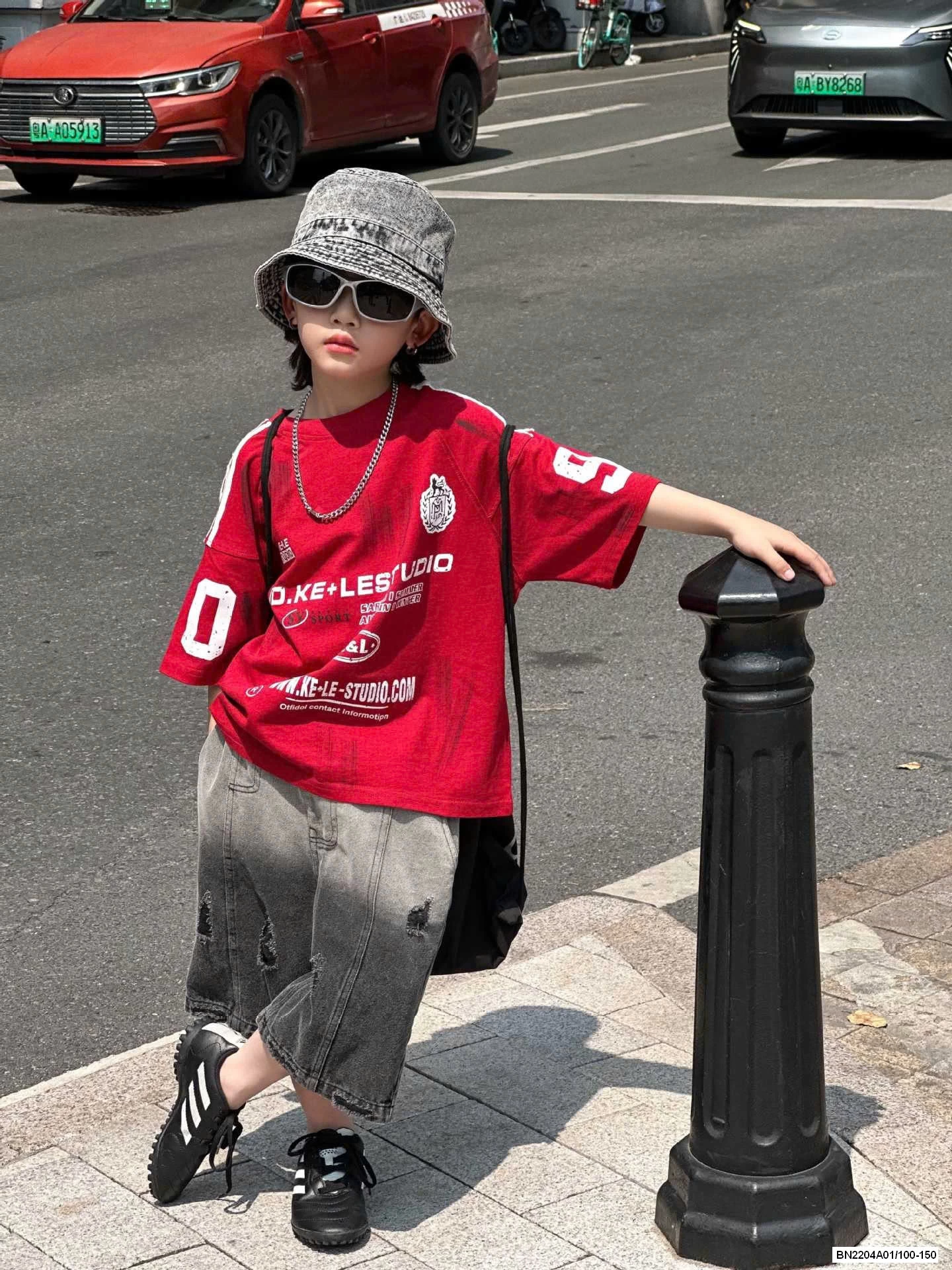 ÁO TT ĐỎ MIX SHORT JEANS LOANG