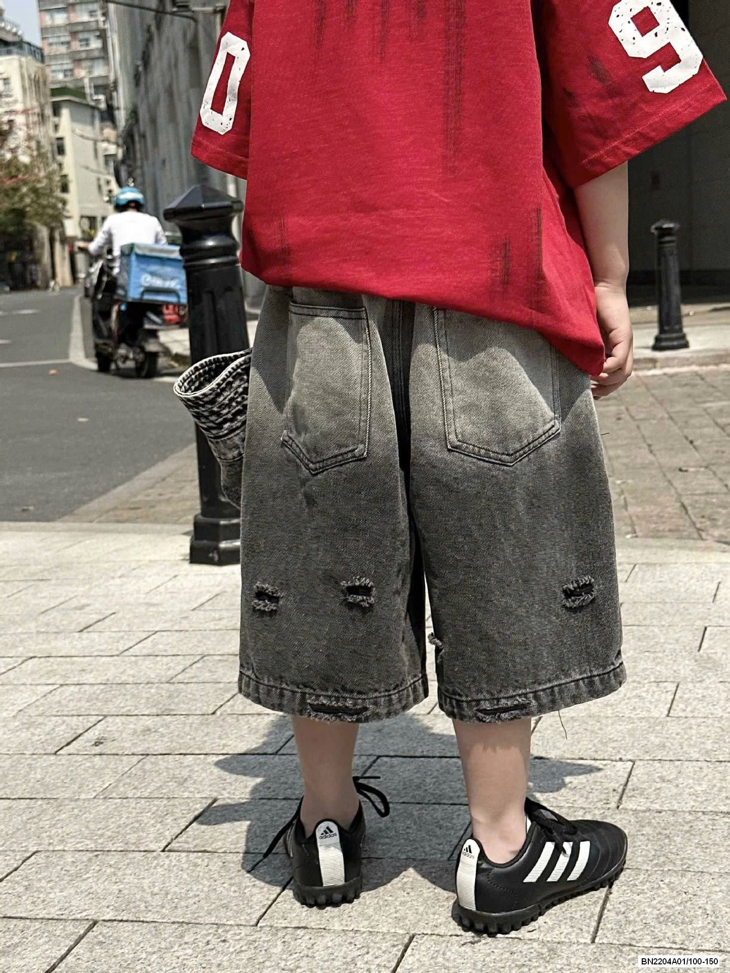 ÁO TT ĐỎ MIX SHORT JEANS LOANG