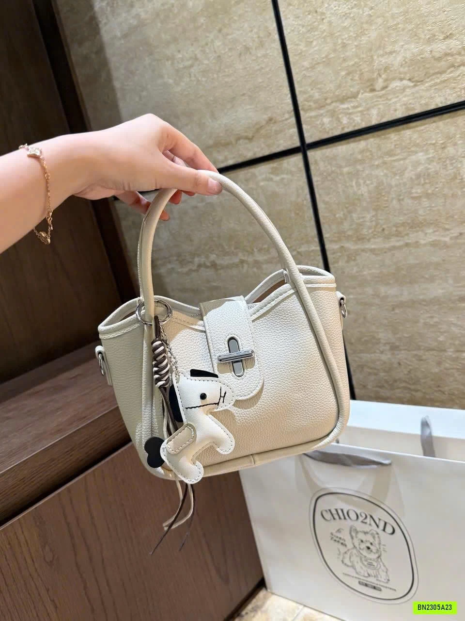 TÚI XÁCH CHARM NGỰA KHUY CHỮ THẬP