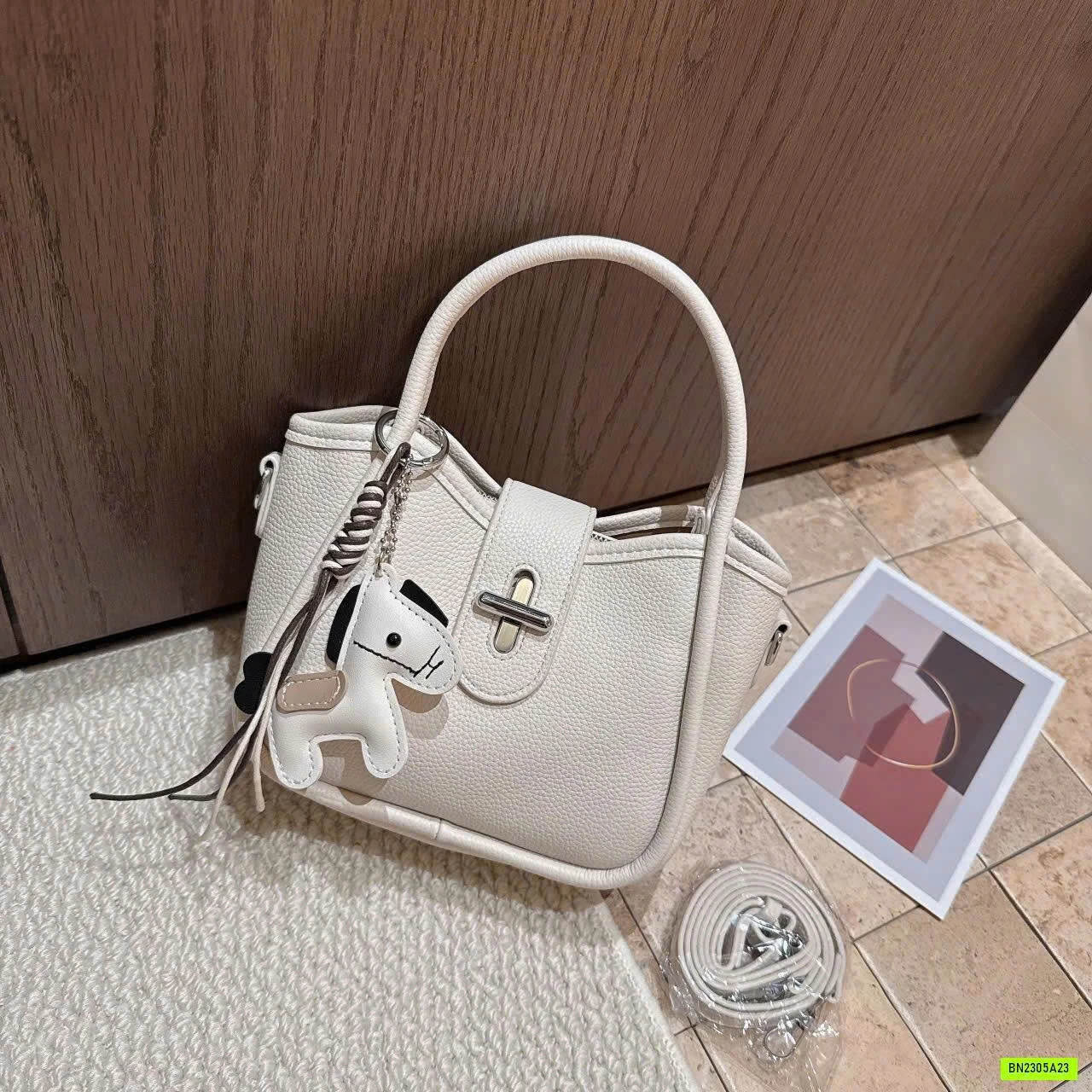 TÚI XÁCH CHARM NGỰA KHUY CHỮ THẬP