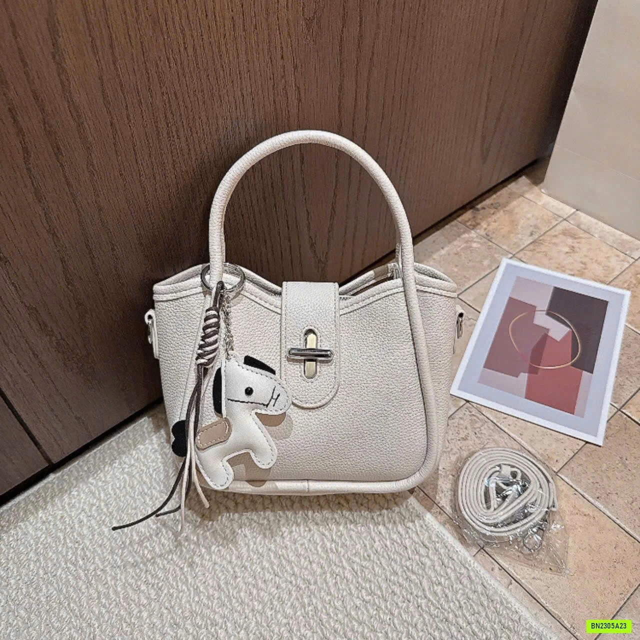 TÚI XÁCH CHARM NGỰA KHUY CHỮ THẬP