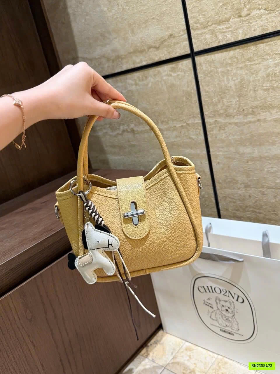 TÚI XÁCH CHARM NGỰA KHUY CHỮ THẬP