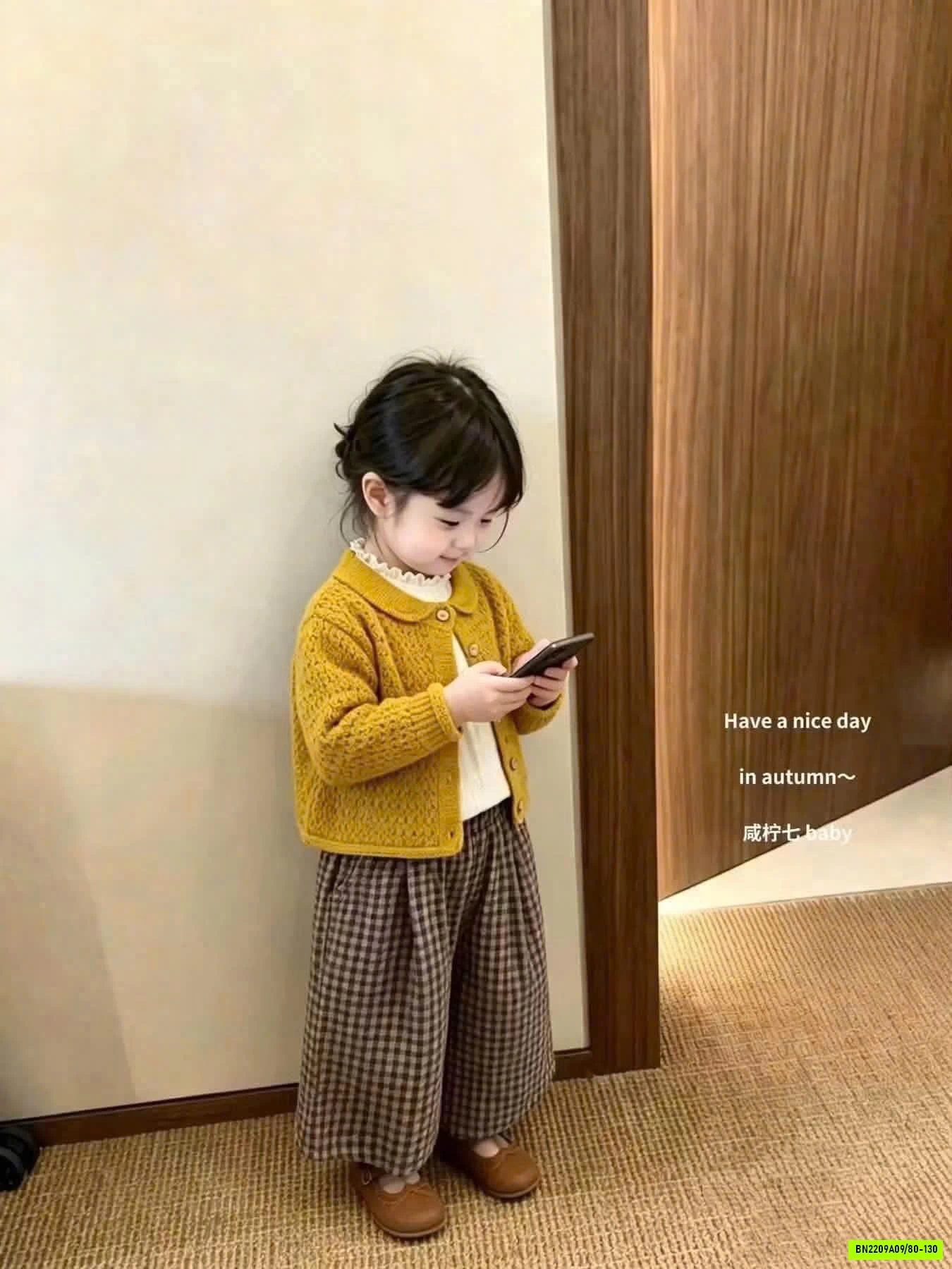 KHOÁC LEN VÀNG MIX QUẦN CARO NÂU TBABY