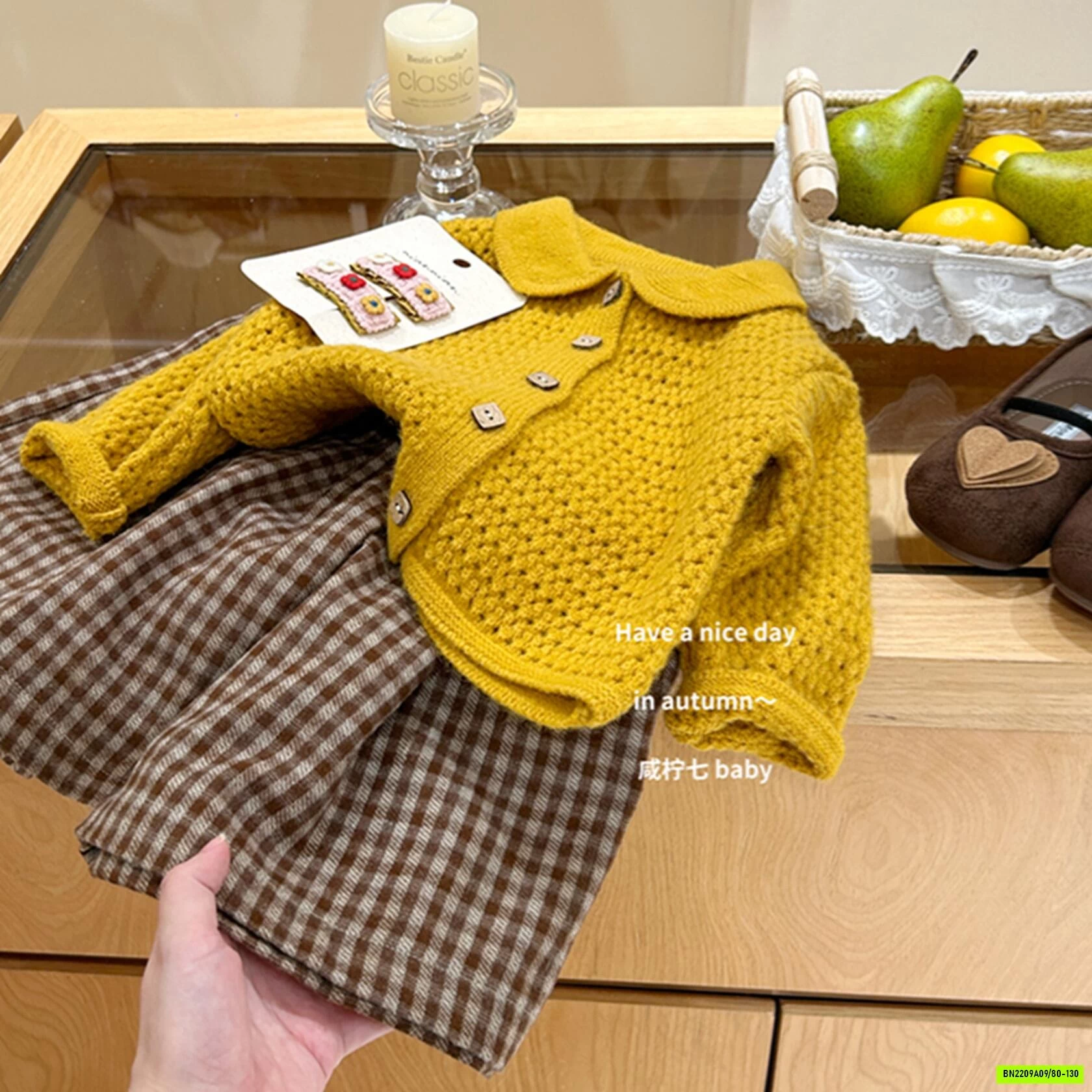 KHOÁC LEN VÀNG MIX QUẦN CARO NÂU TBABY