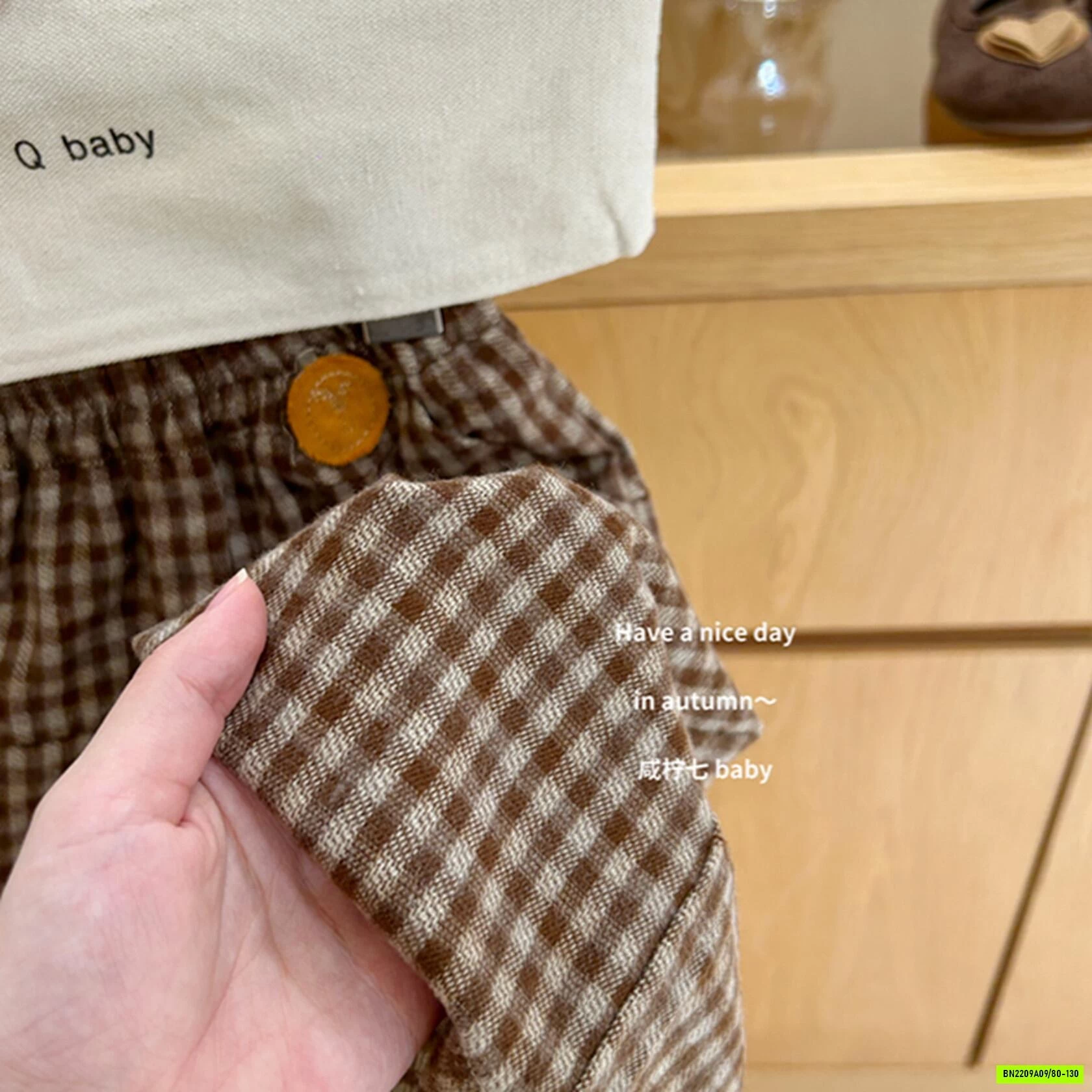 KHOÁC LEN VÀNG MIX QUẦN CARO NÂU TBABY