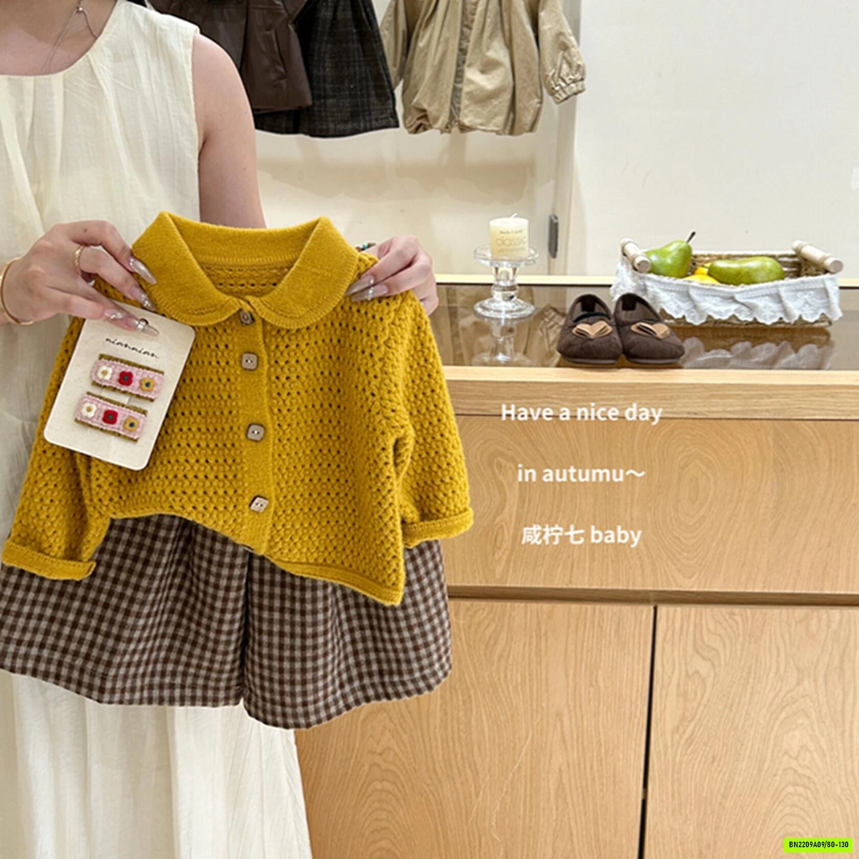 KHOÁC LEN VÀNG MIX QUẦN CARO NÂU TBABY