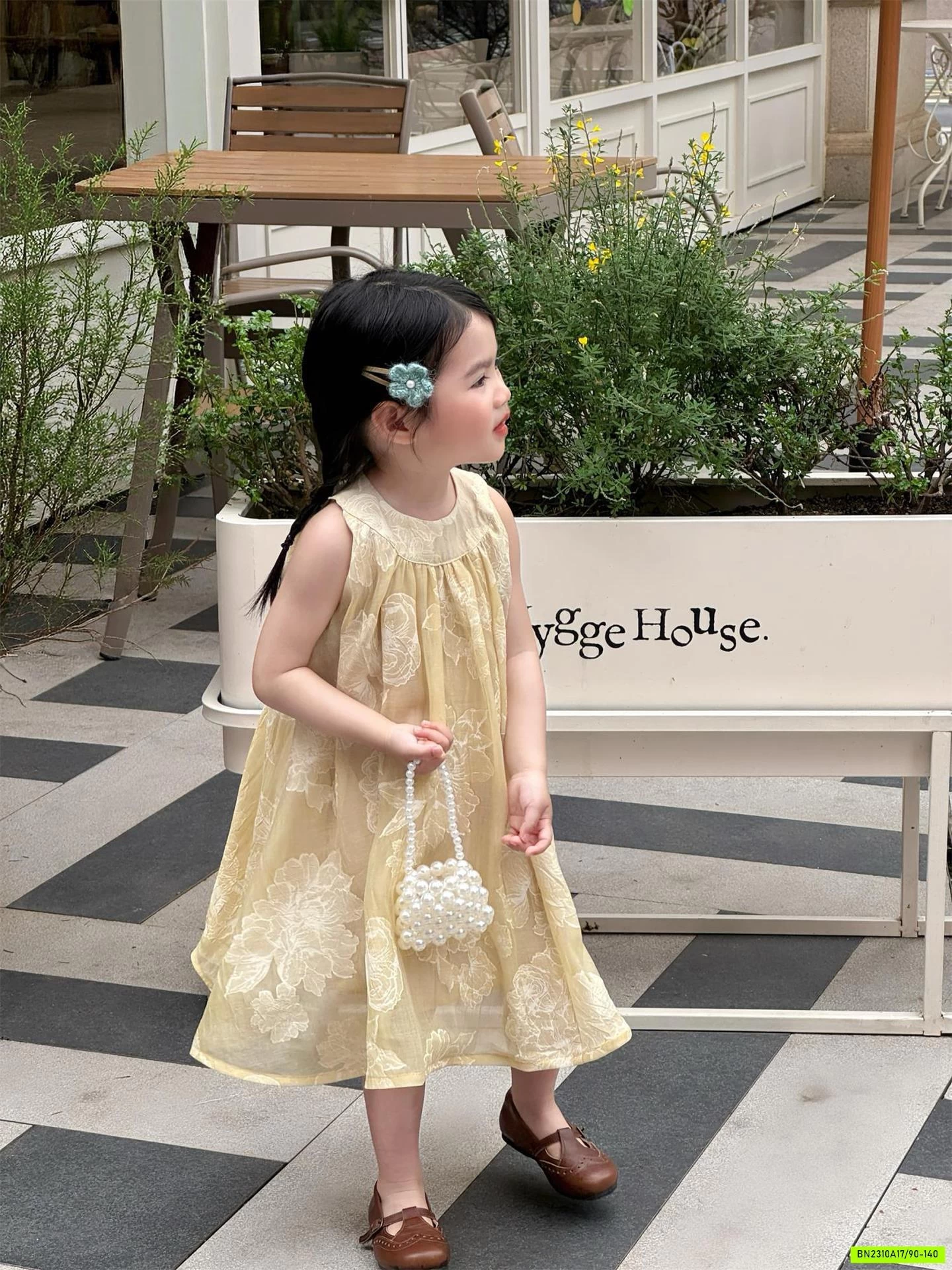 ĐẦM VOAN THÊU CỔ YẾM