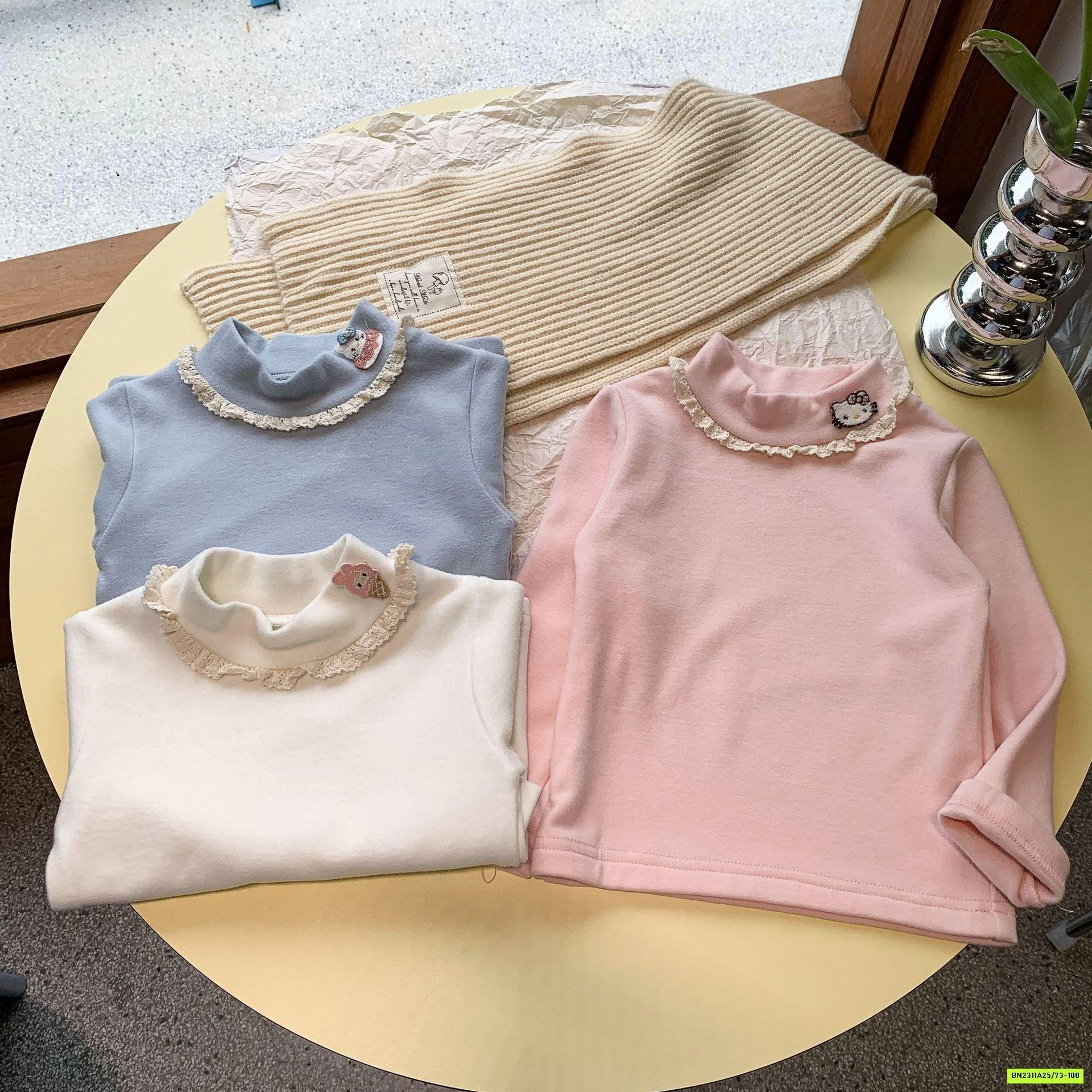 ÁO GIỮ NHIỆT VIỀN CỔ BÈO KITTY