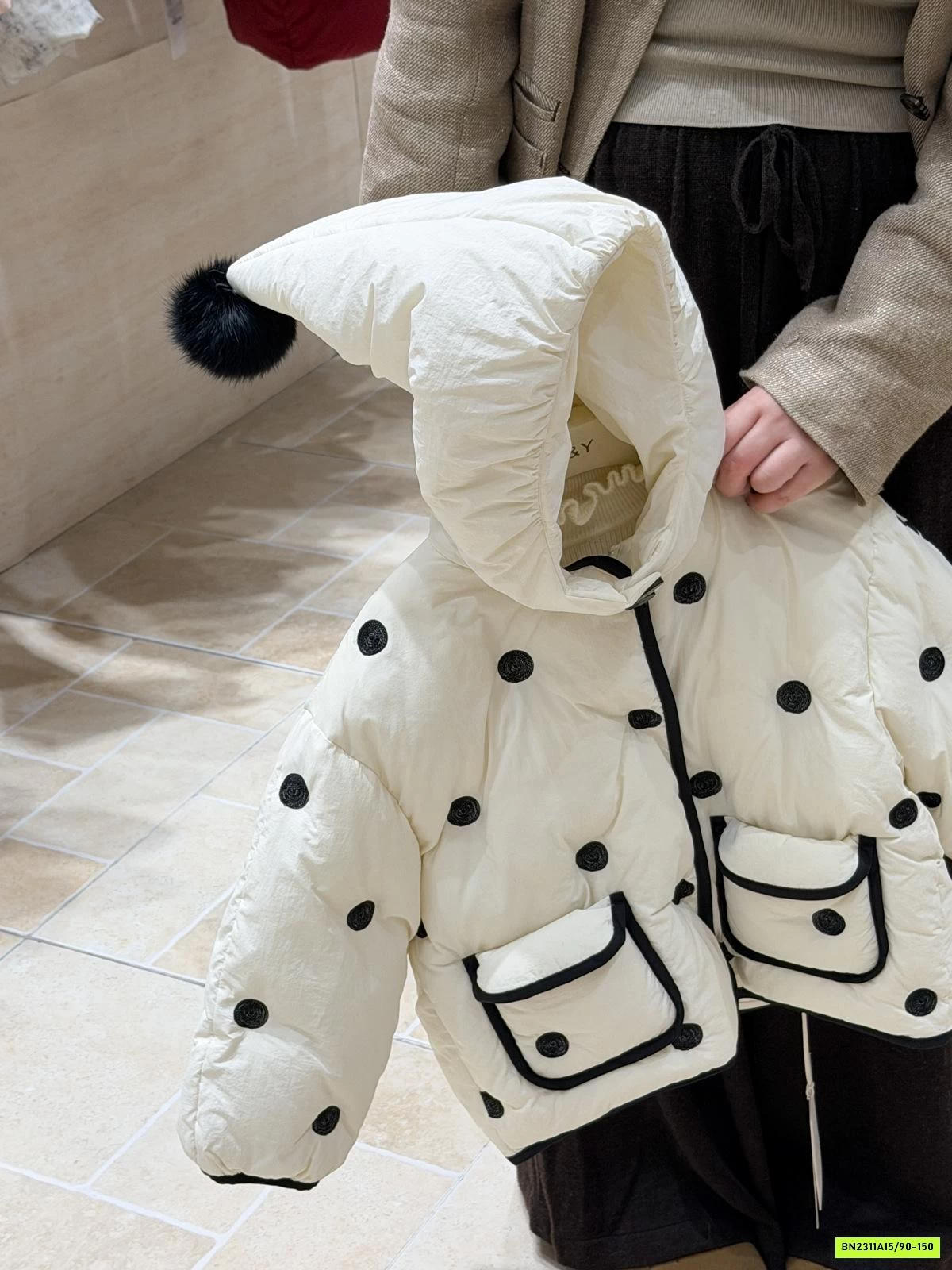 KHOÁC PHAO CHẤM BI MŨ NHỌN CAO CẤP