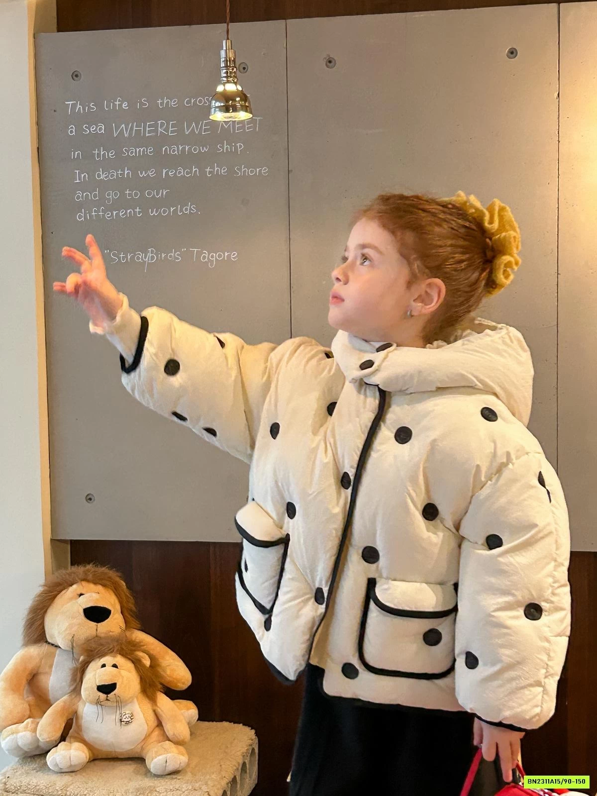 KHOÁC PHAO CHẤM BI MŨ NHỌN CAO CẤP