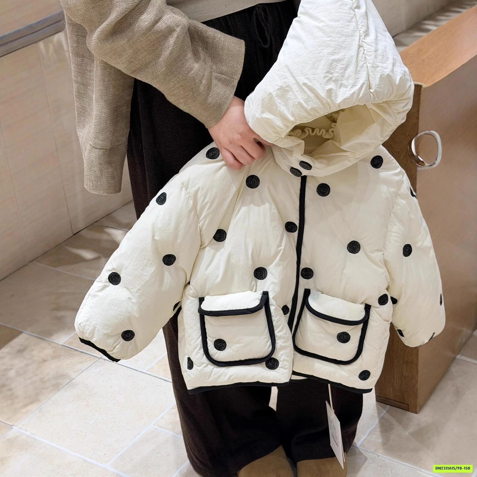 KHOÁC PHAO CHẤM BI MŨ NHỌN CAO CẤP