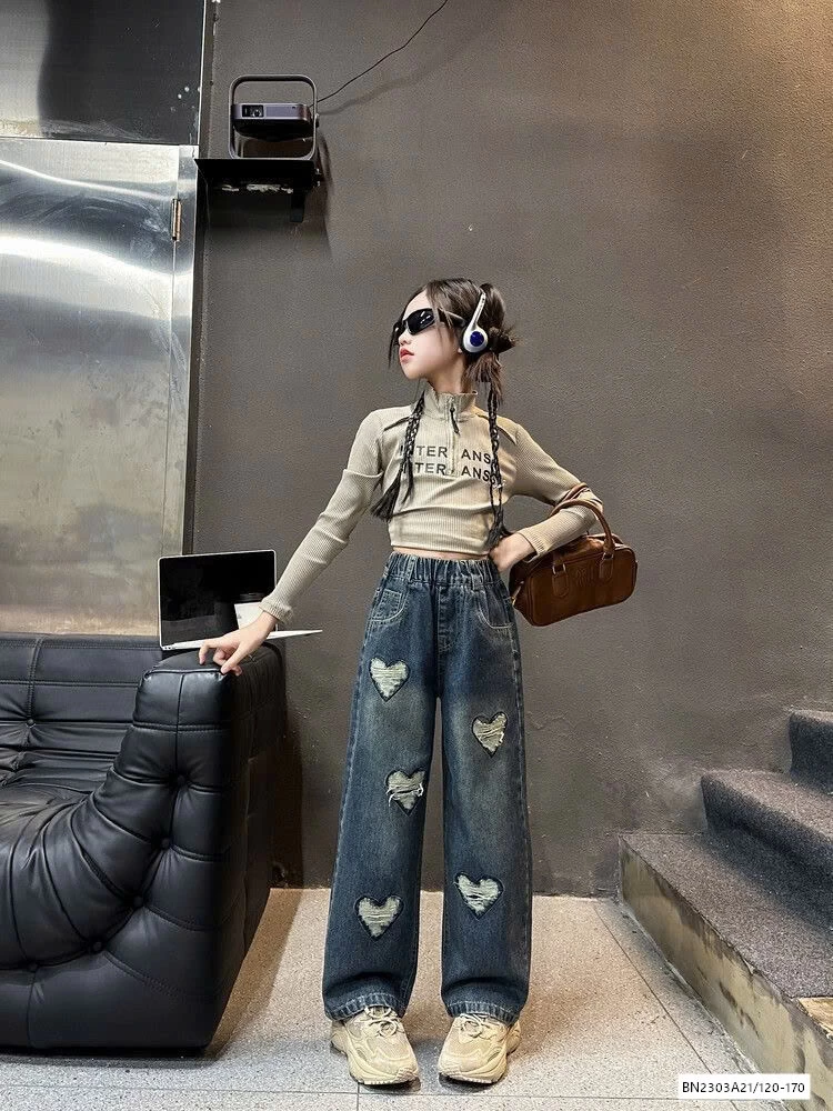 JEANS SUÔNG THÊU TRÁI TIM