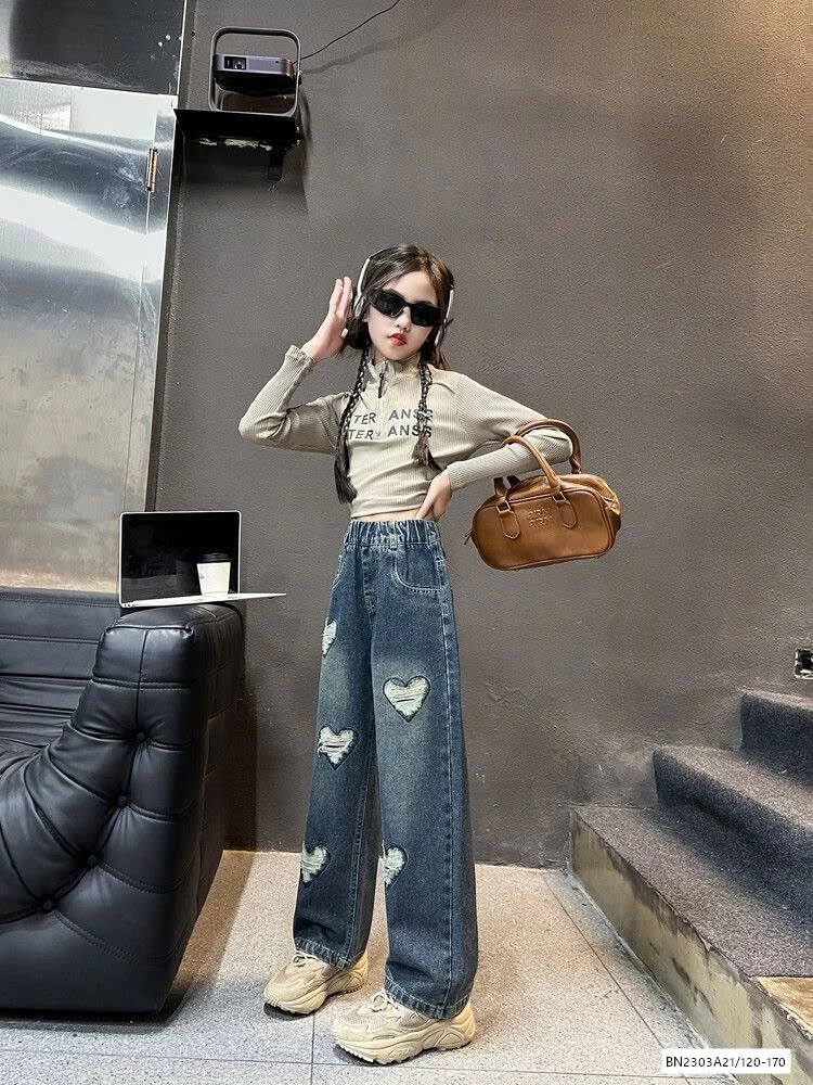 JEANS SUÔNG THÊU TRÁI TIM