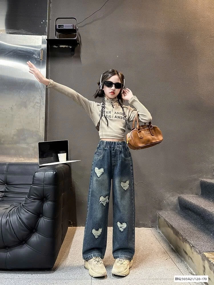 JEANS SUÔNG THÊU TRÁI TIM