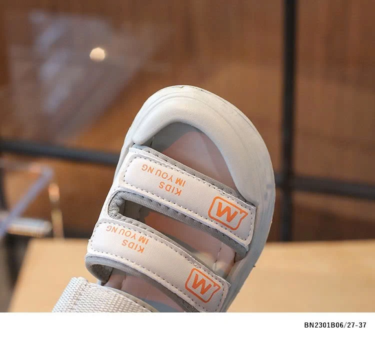 DÉP SANDAL HỌC SINH CHỮ W