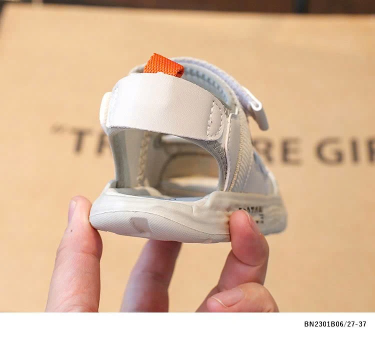 DÉP SANDAL HỌC SINH CHỮ W