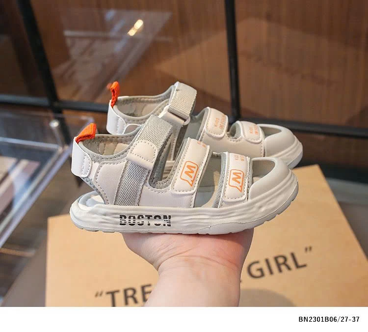 DÉP SANDAL HỌC SINH CHỮ W